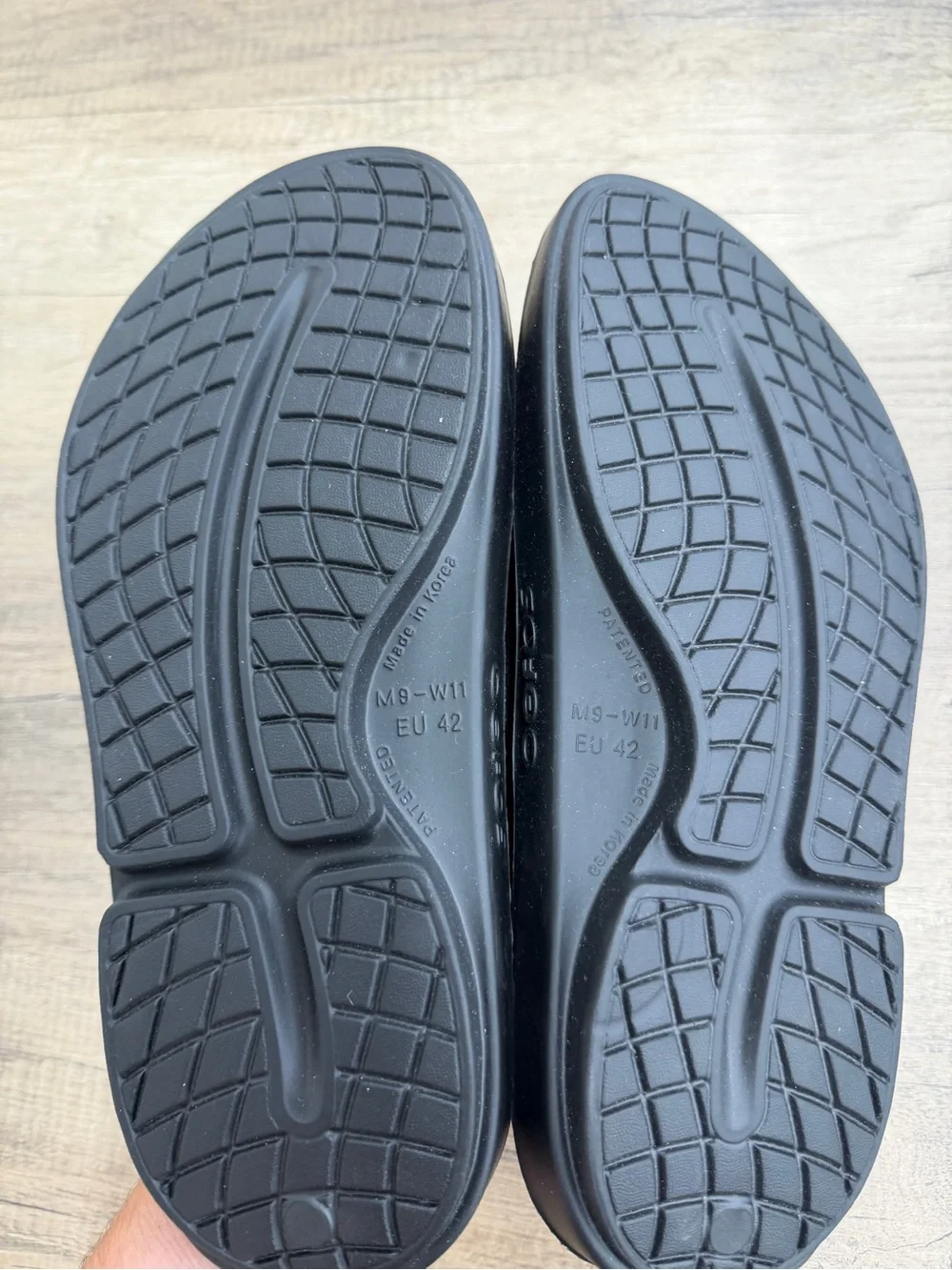 OOFOS Black Recovery Slide Sandals